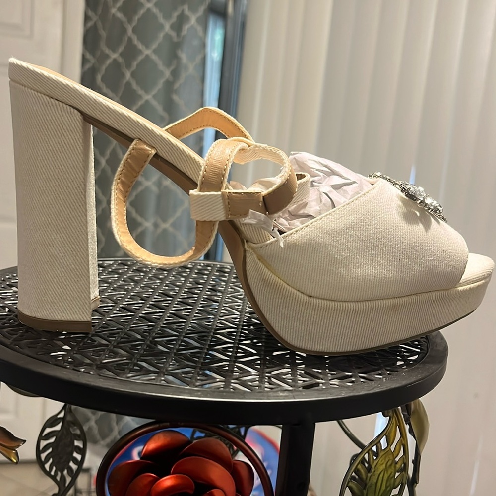 Cream Ashley Stewart Night or Day Glam Pumps! Size 12W Women’s